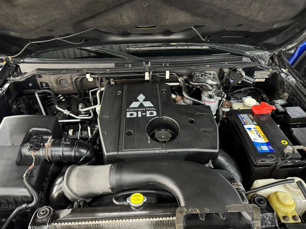 MITSUBISHI PAJERO FULL