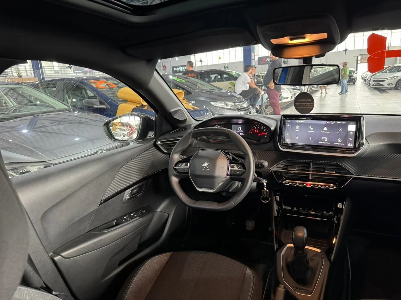 PEUGEOT 208