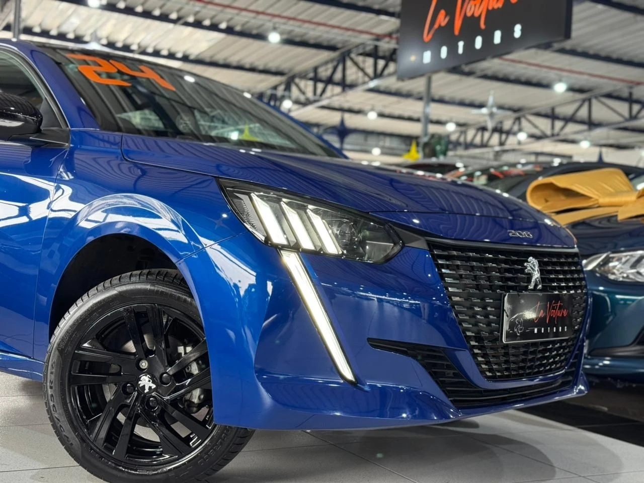 PEUGEOT 208