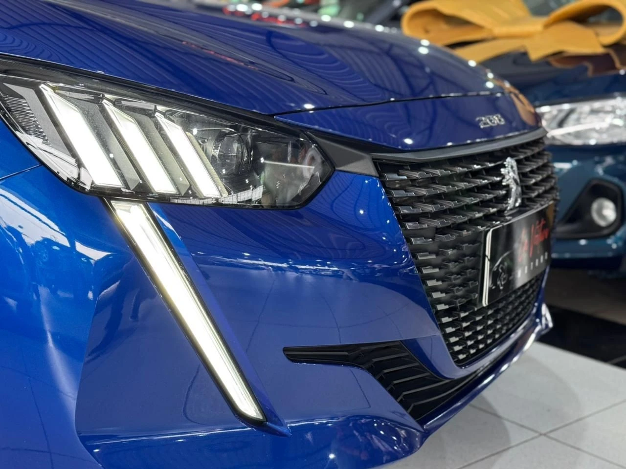 PEUGEOT 208
