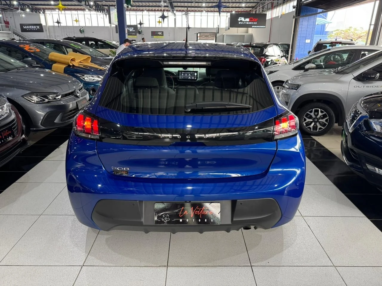 PEUGEOT 208