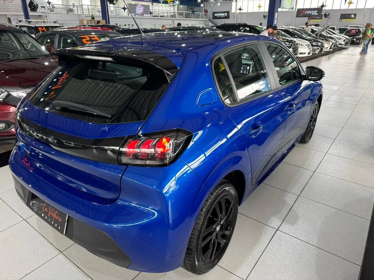 PEUGEOT 208