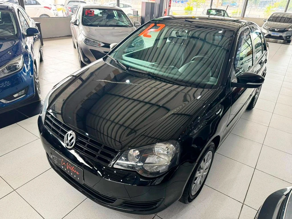 VOLKSWAGEN POLO SEDAN