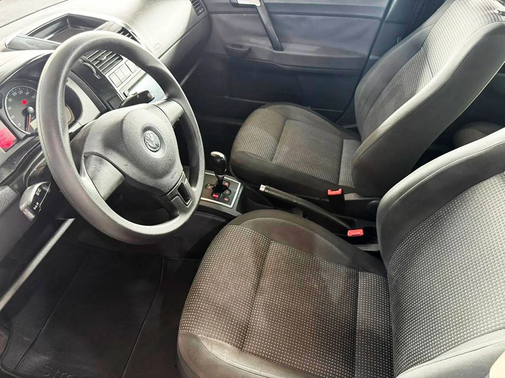 VOLKSWAGEN POLO SEDAN