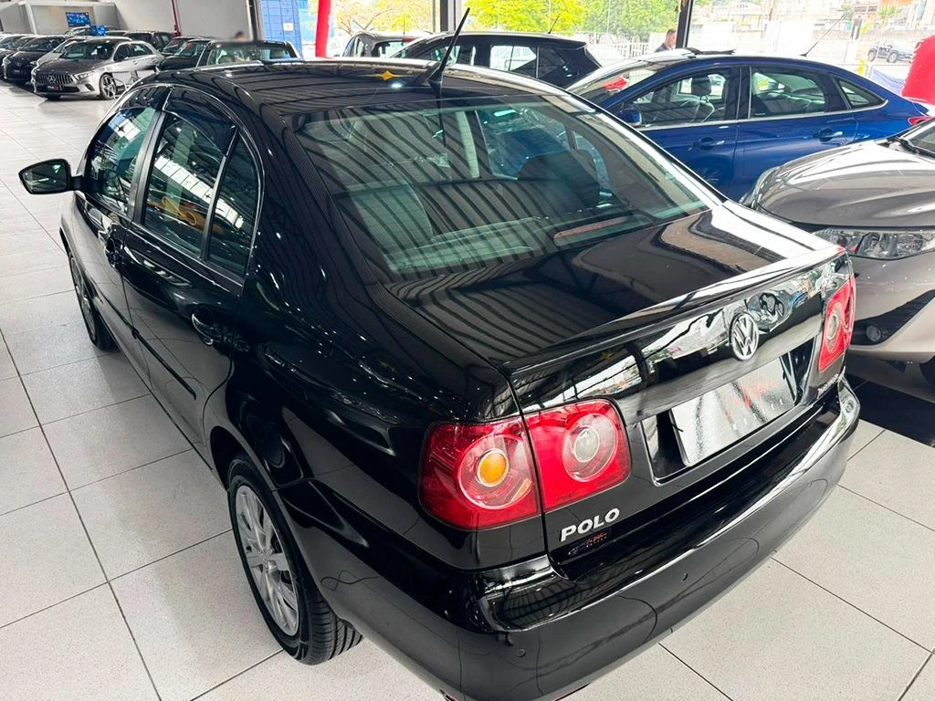 VOLKSWAGEN POLO SEDAN