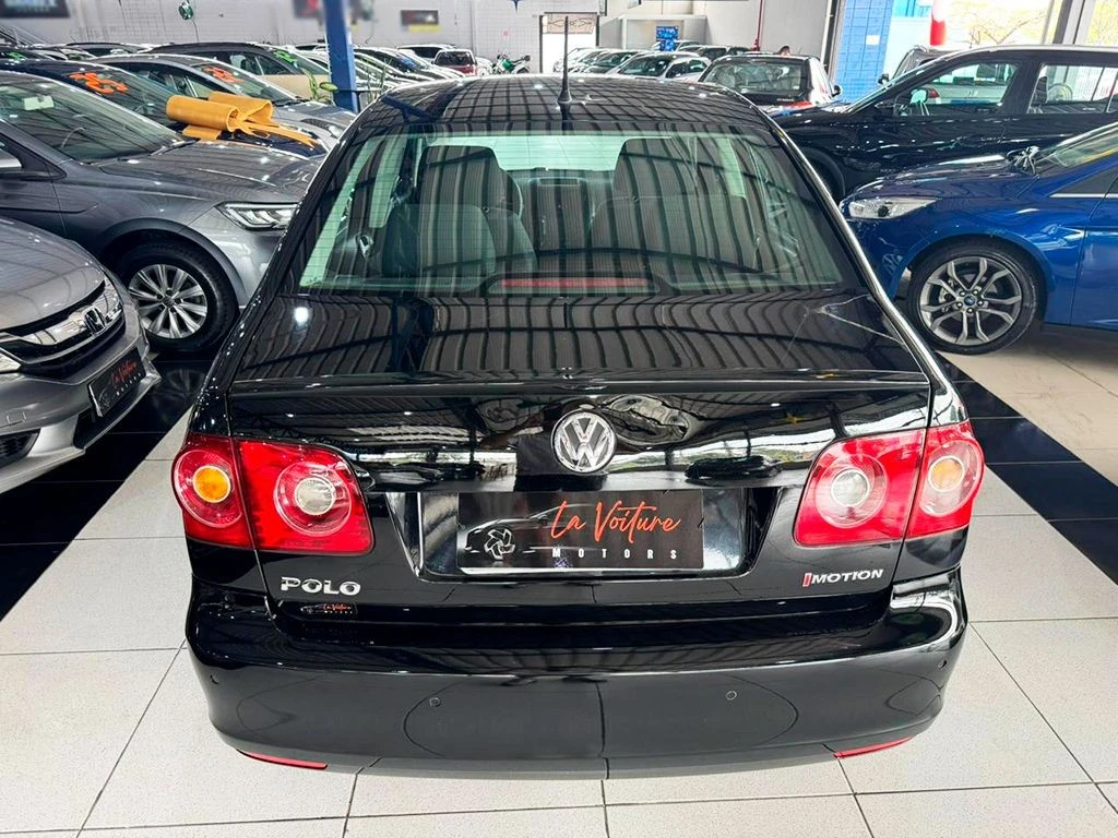 VOLKSWAGEN POLO SEDAN