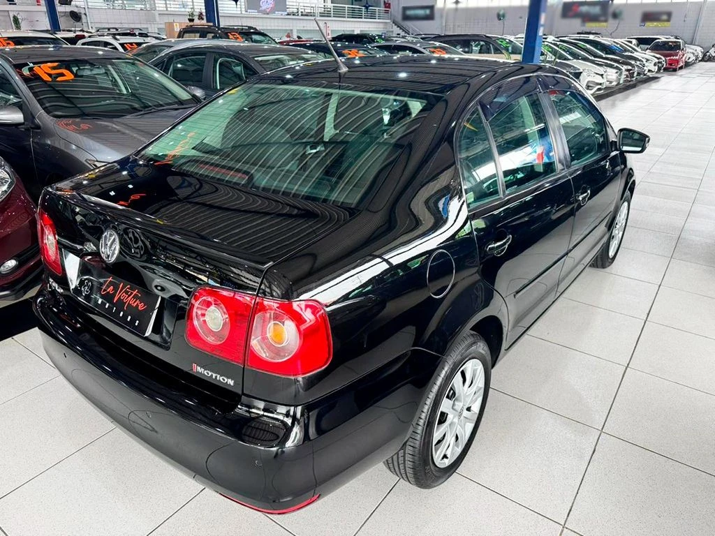 VOLKSWAGEN POLO SEDAN