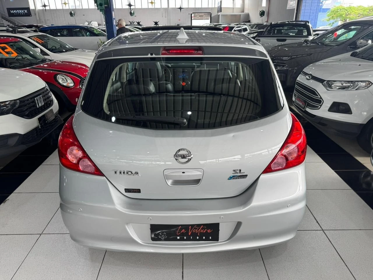 NISSAN TIIDA