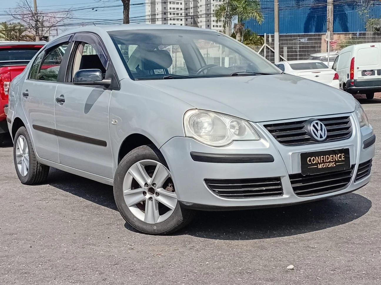 VOLKSWAGEN POLO SEDAN