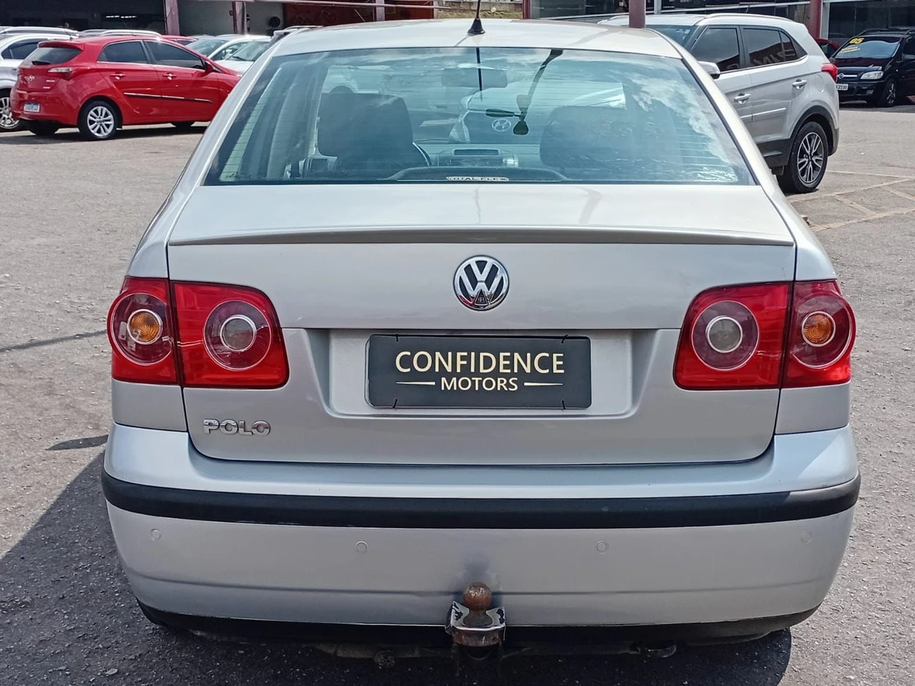 VOLKSWAGEN POLO SEDAN