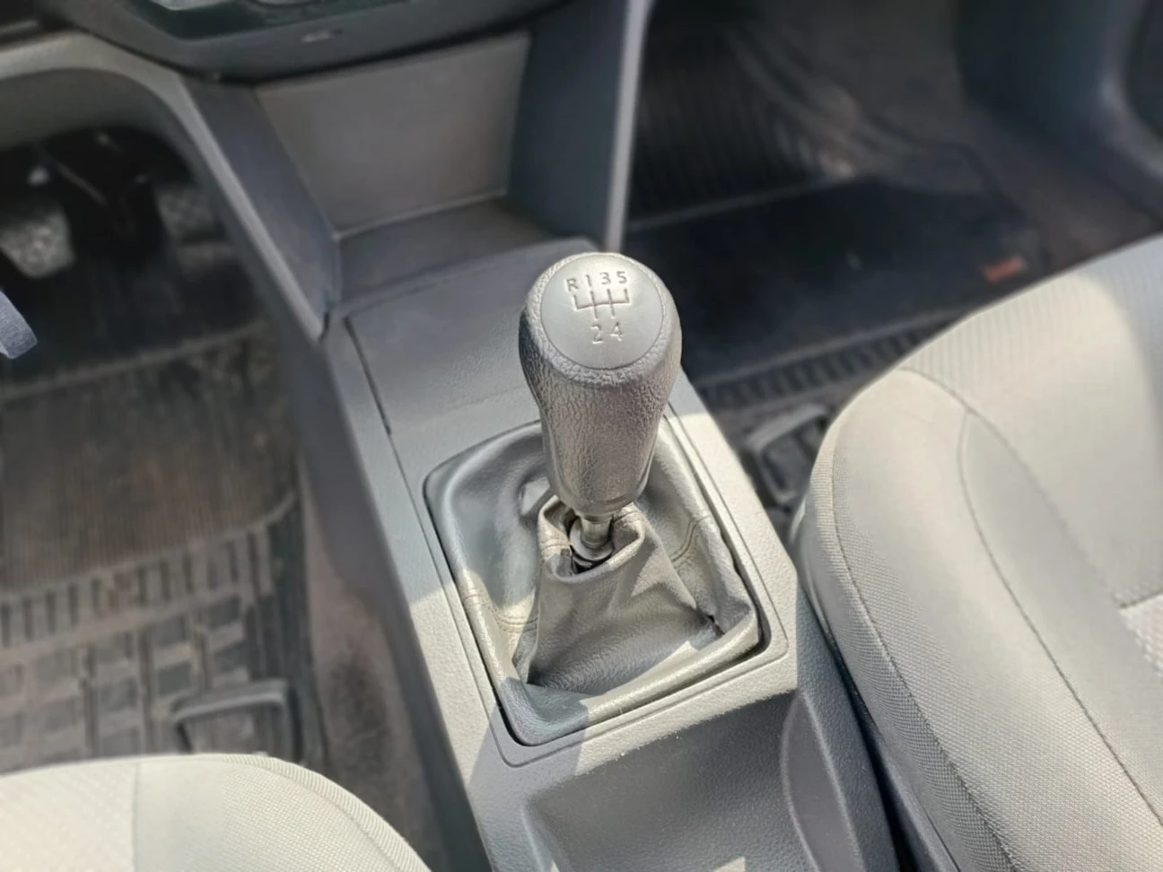 VOLKSWAGEN POLO SEDAN