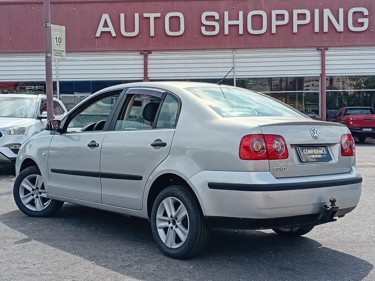 VOLKSWAGEN POLO SEDAN