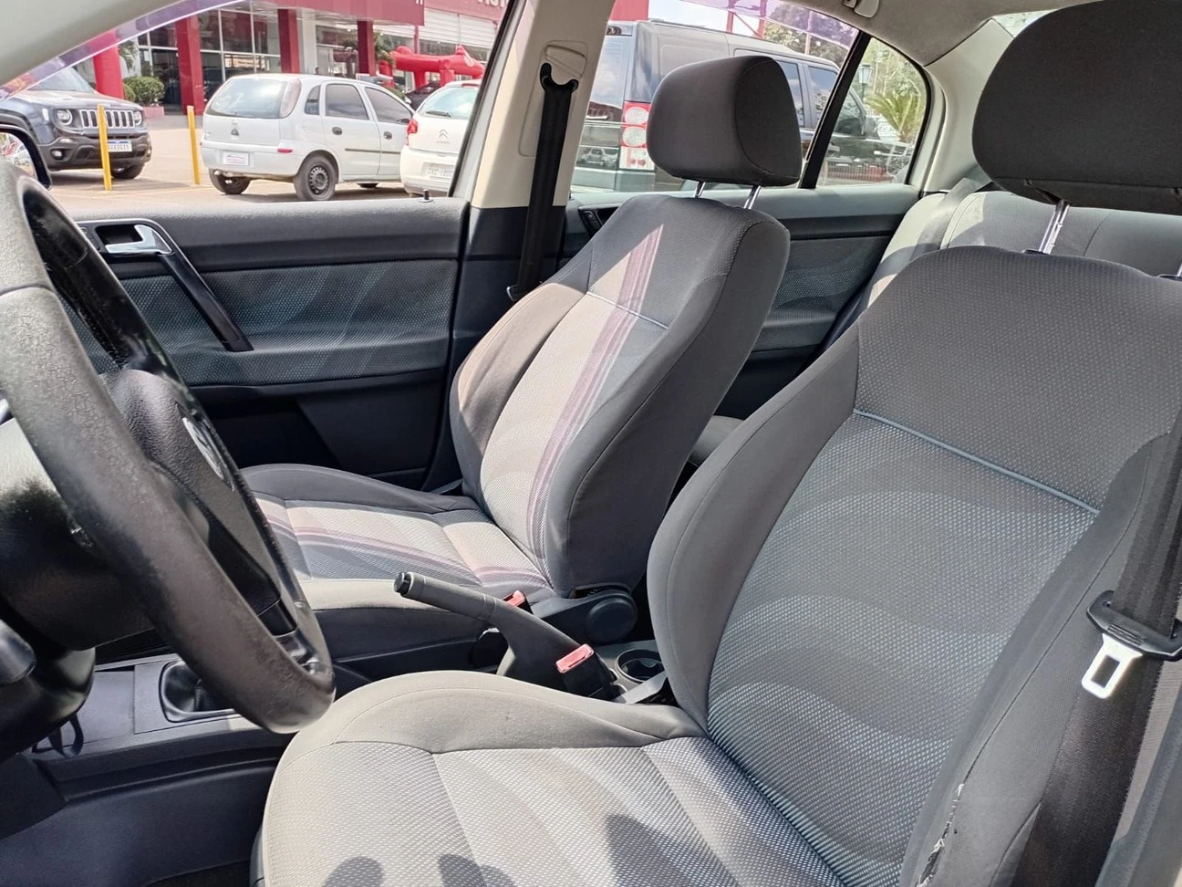 VOLKSWAGEN POLO SEDAN