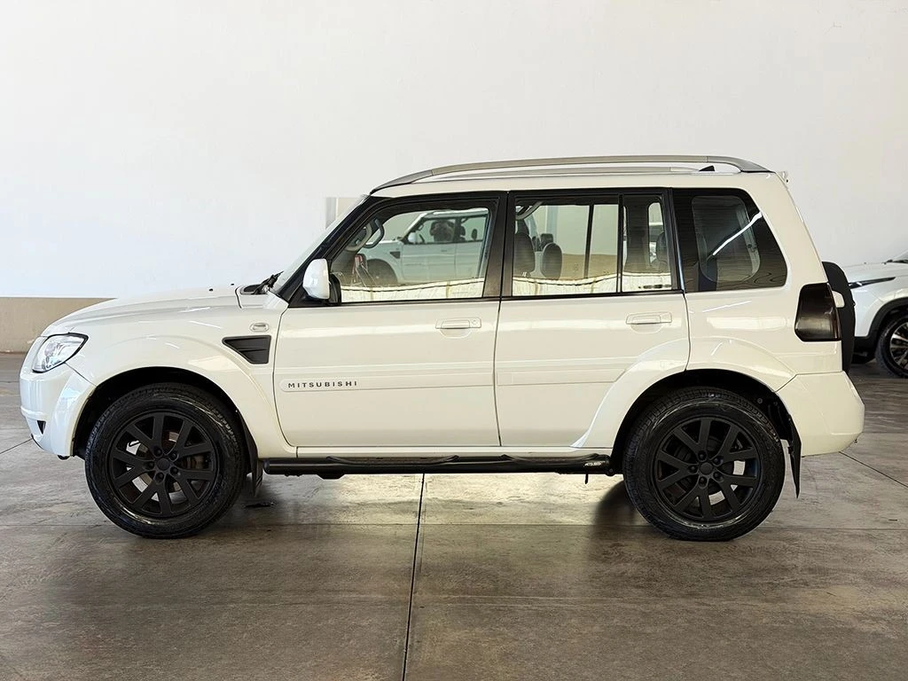 MITSUBISHI PAJERO TR4