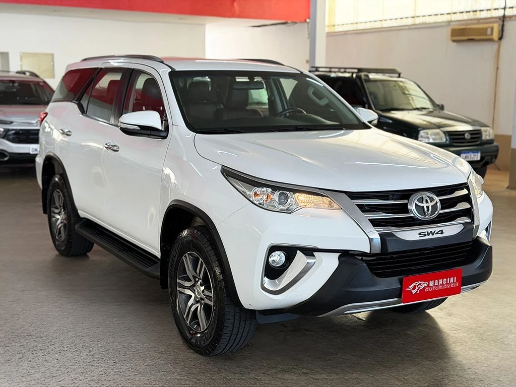 TOYOTA HILUX SW4