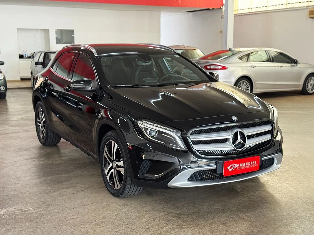 MERCEDES-BENZ GLA 200