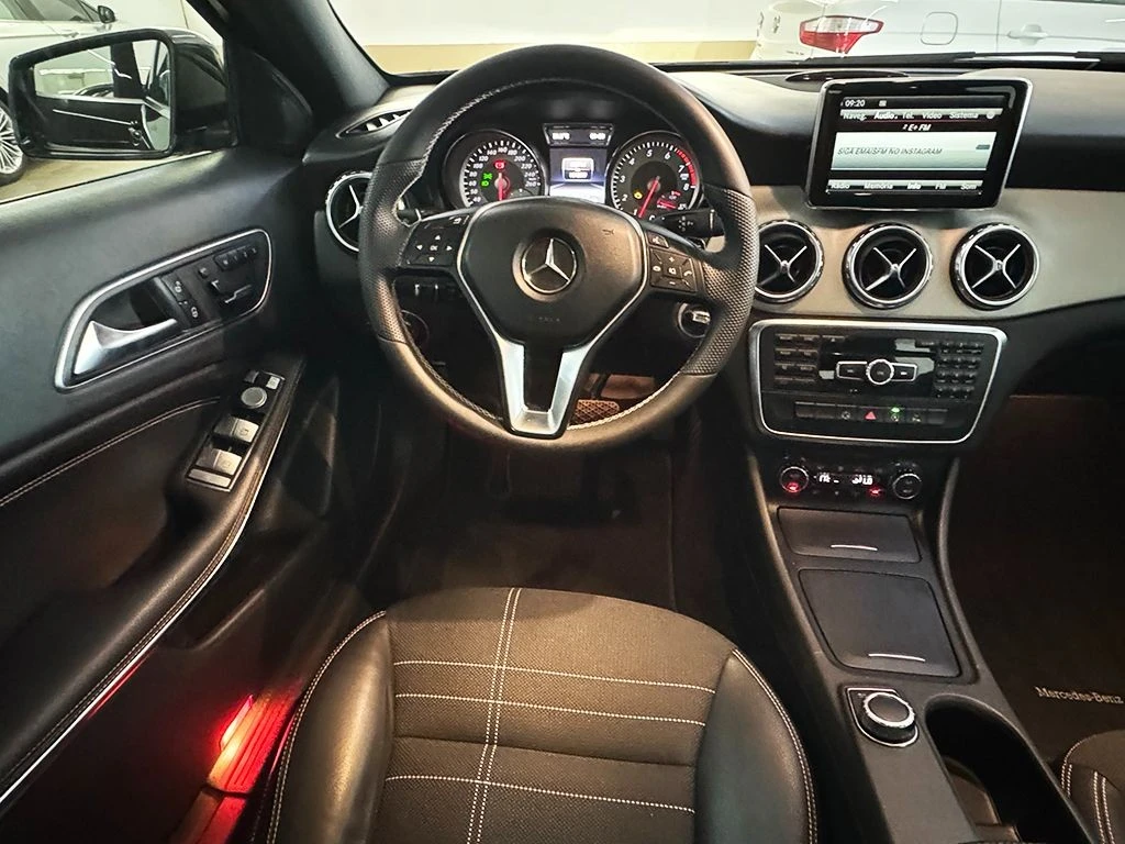 MERCEDES-BENZ GLA 200