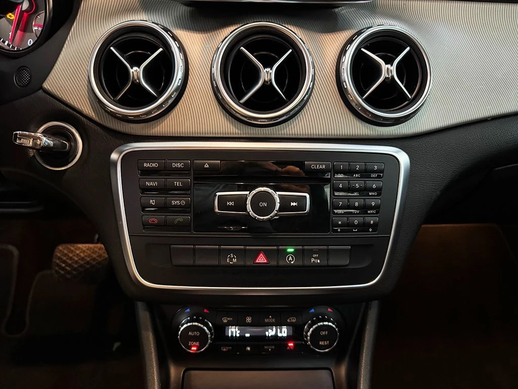 MERCEDES-BENZ GLA 200