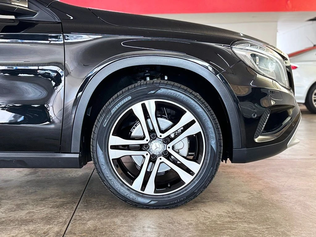 MERCEDES-BENZ GLA 200