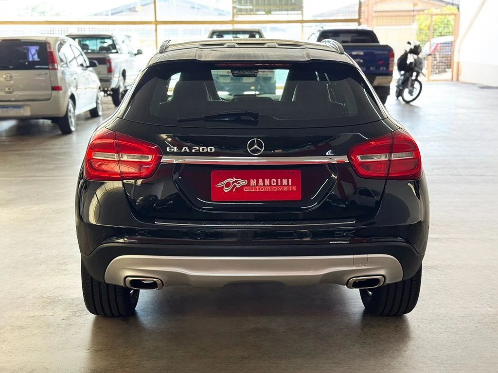 MERCEDES-BENZ GLA 200