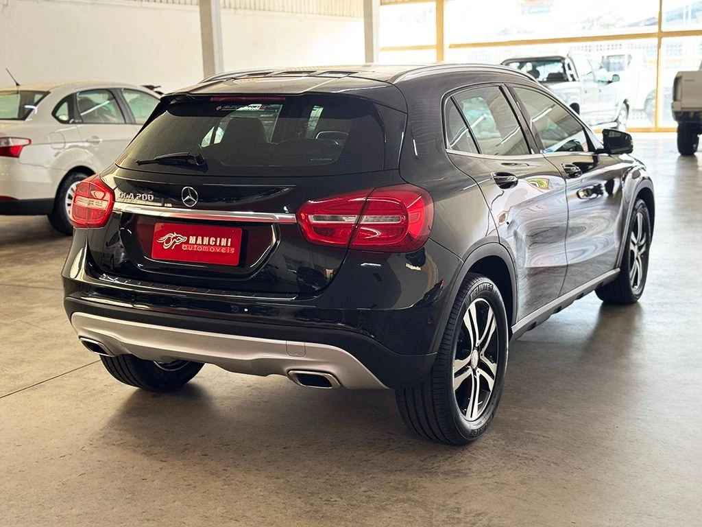 MERCEDES-BENZ GLA 200