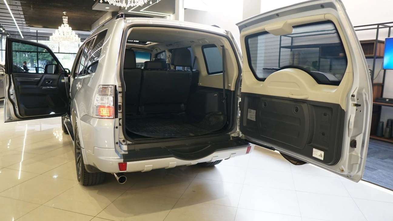MITSUBISHI PAJERO FULL