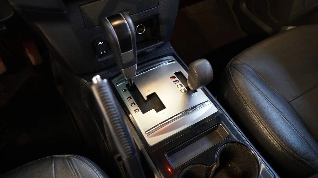 MITSUBISHI PAJERO FULL