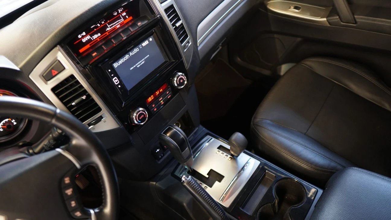 MITSUBISHI PAJERO FULL