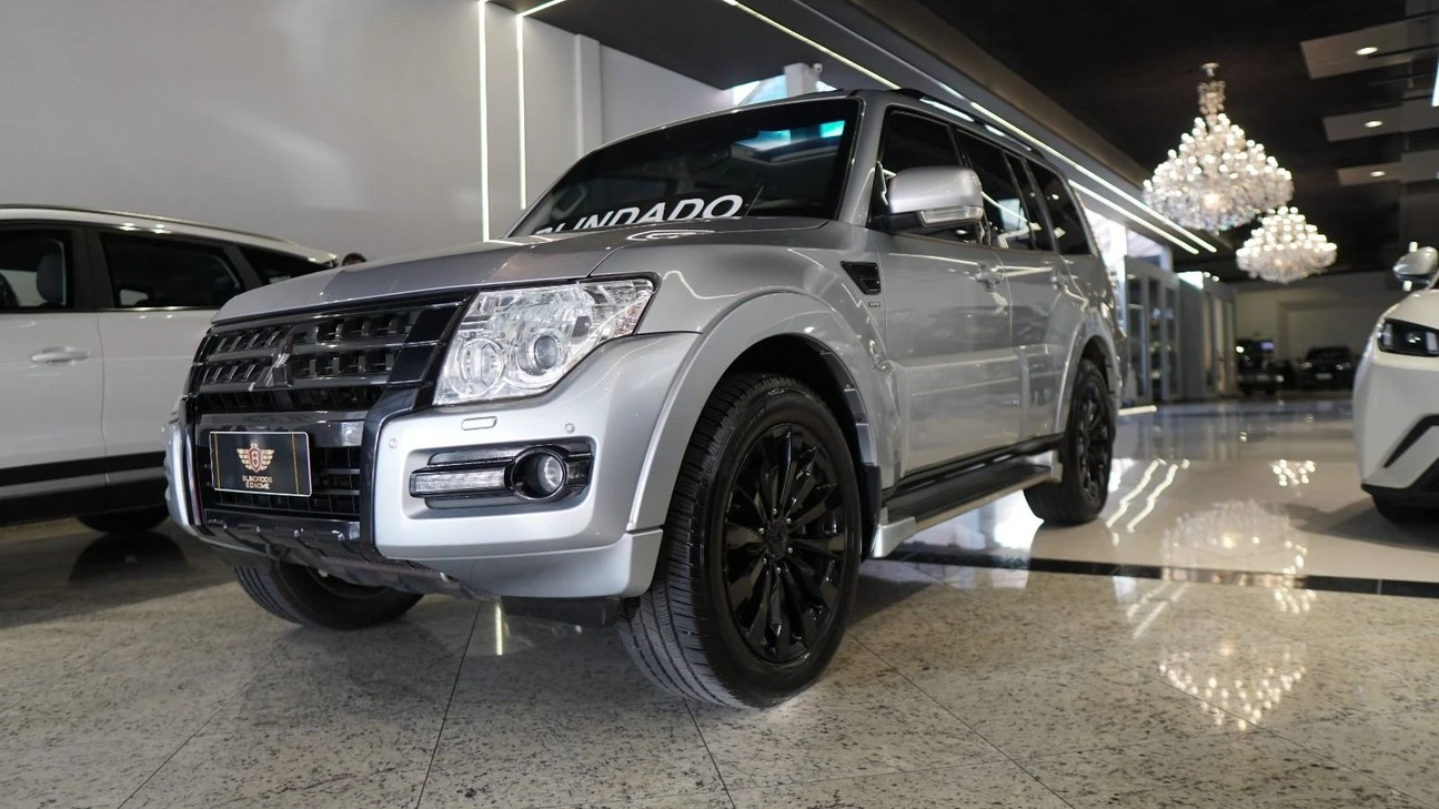 MITSUBISHI PAJERO FULL