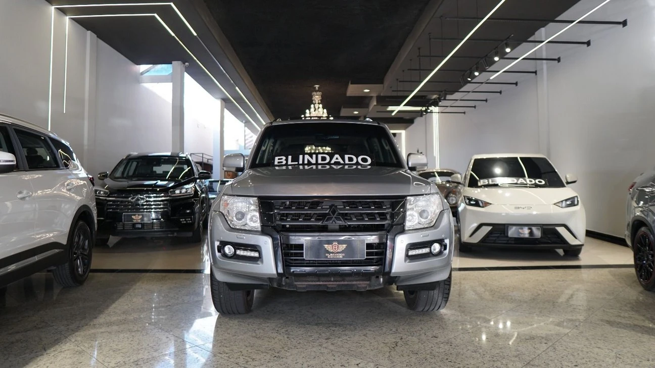 MITSUBISHI PAJERO FULL