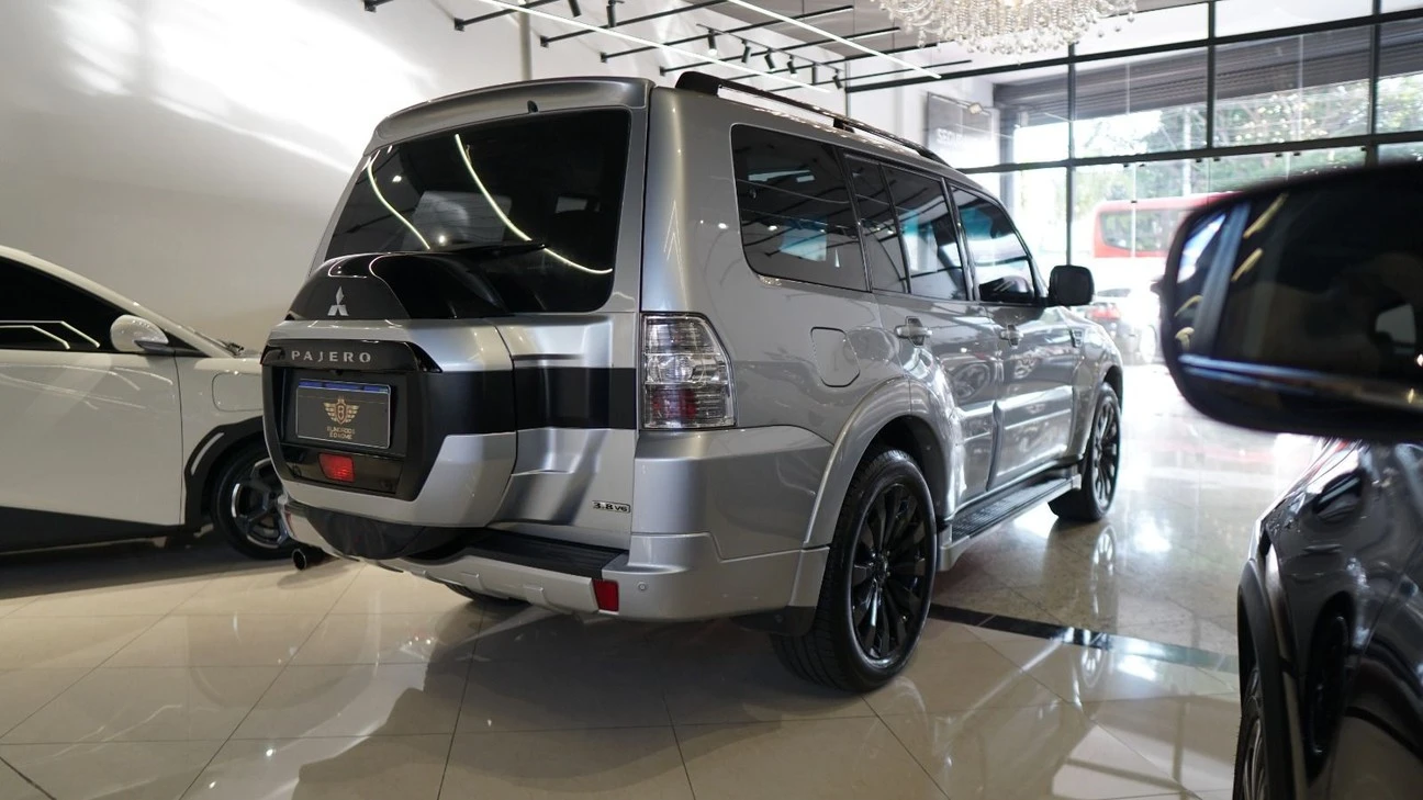 MITSUBISHI PAJERO FULL