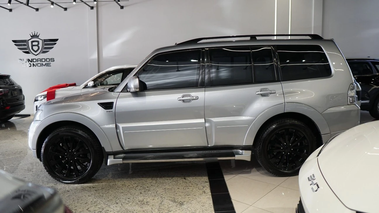 MITSUBISHI PAJERO FULL