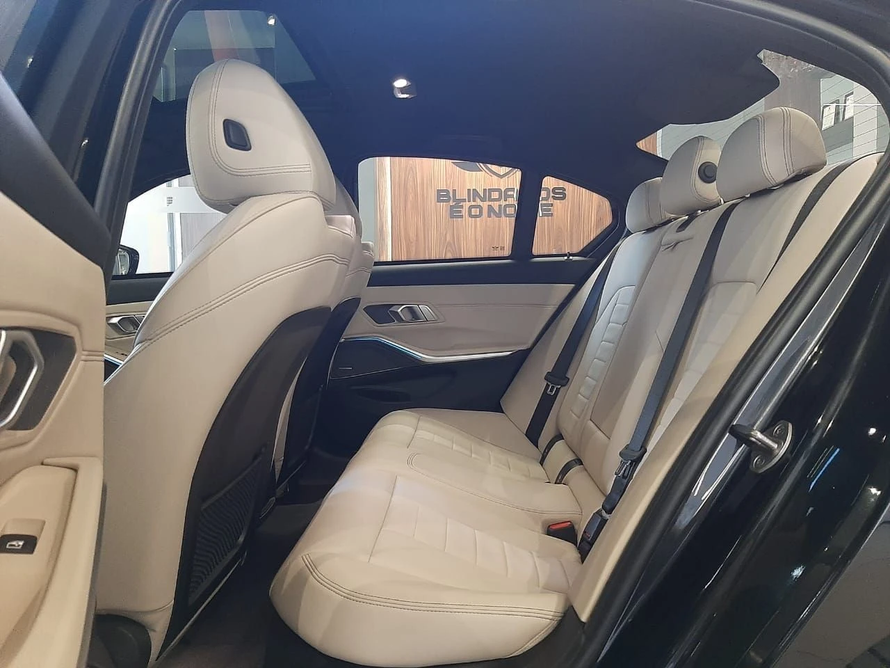 BMW 320i