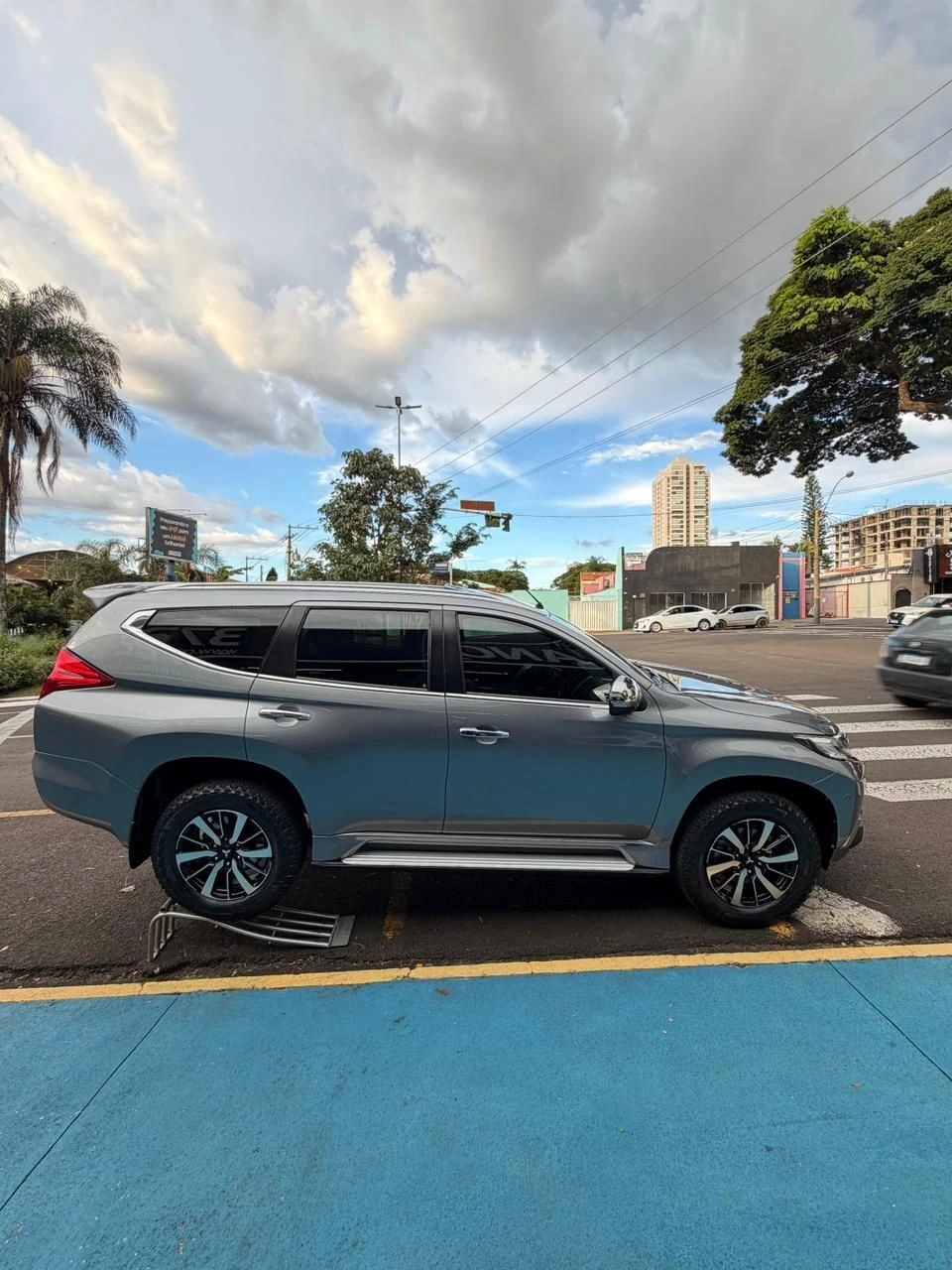 MITSUBISHI PAJERO SPORT