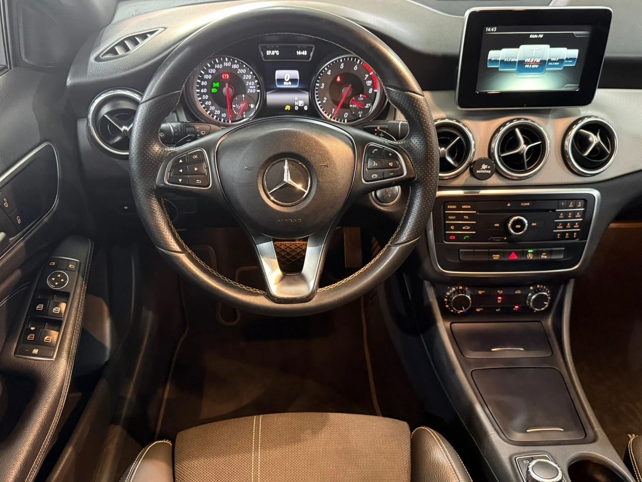 MERCEDES-BENZ GLA 200