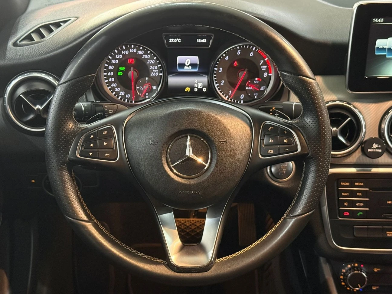 MERCEDES-BENZ GLA 200