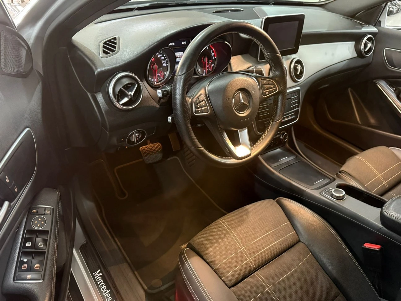 MERCEDES-BENZ GLA 200