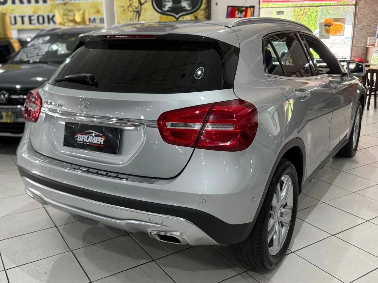 MERCEDES-BENZ GLA 200