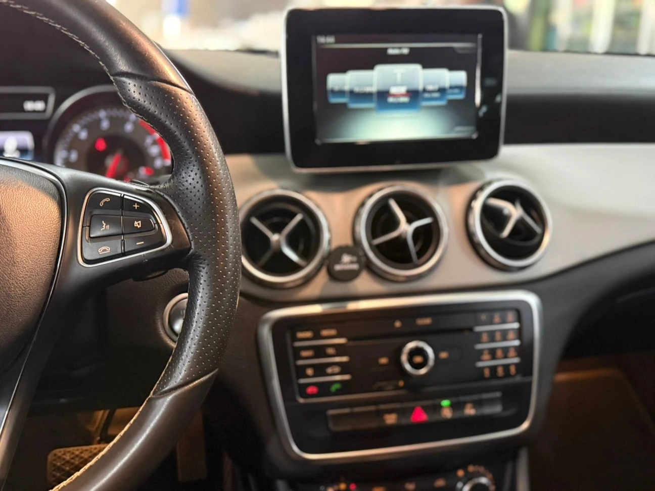 MERCEDES-BENZ GLA 200