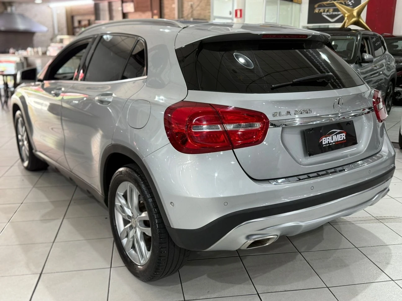 MERCEDES-BENZ GLA 200