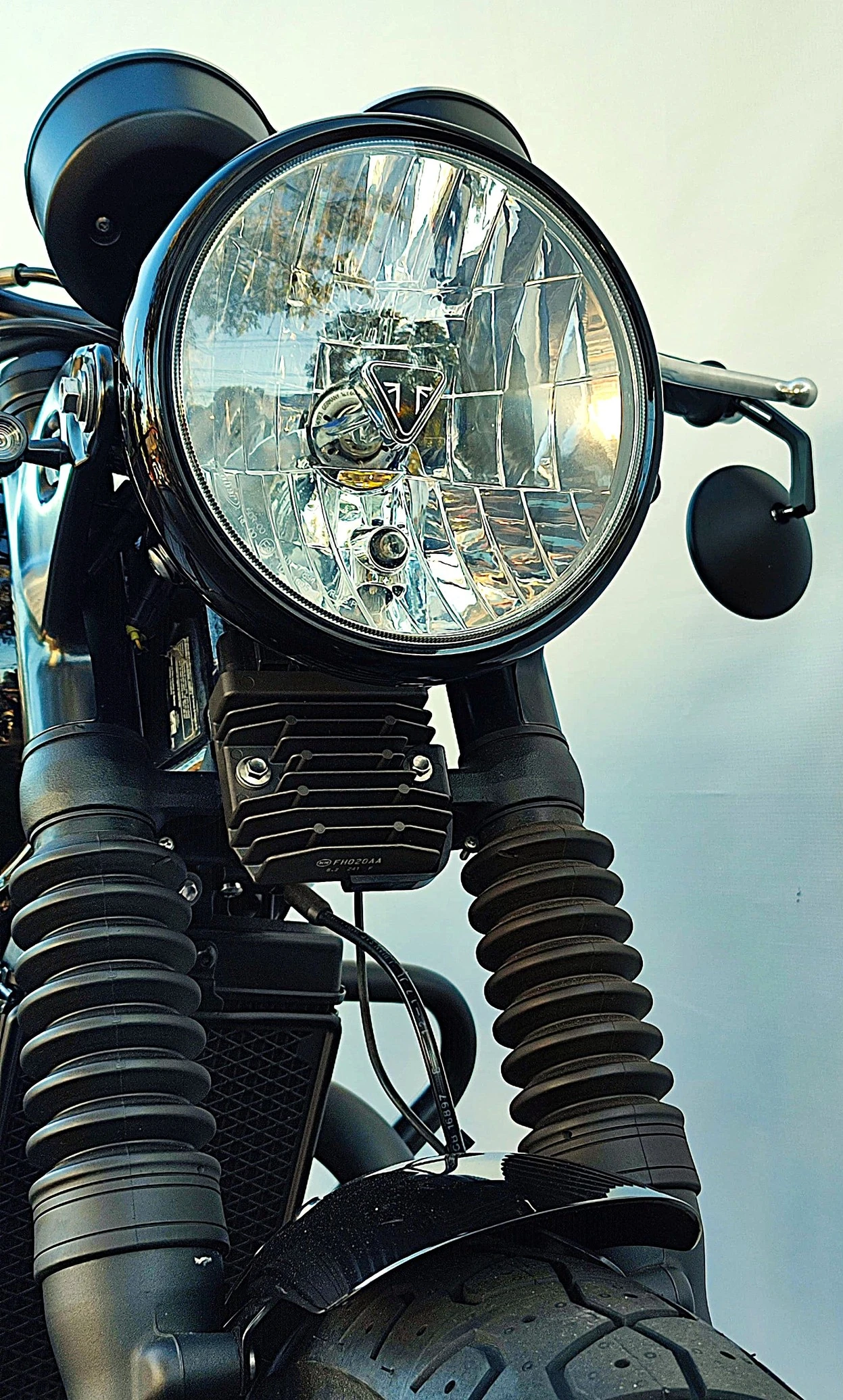 TRIUMPH BONNEVILLE T100 BLACK 900