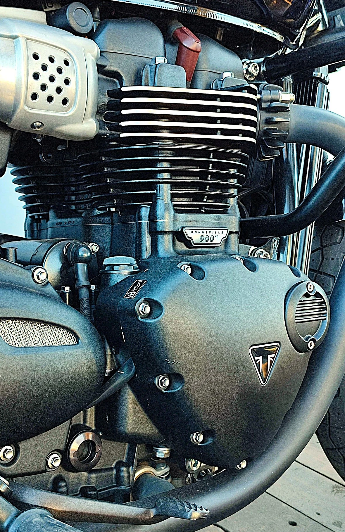 TRIUMPH BONNEVILLE T100 BLACK 900
