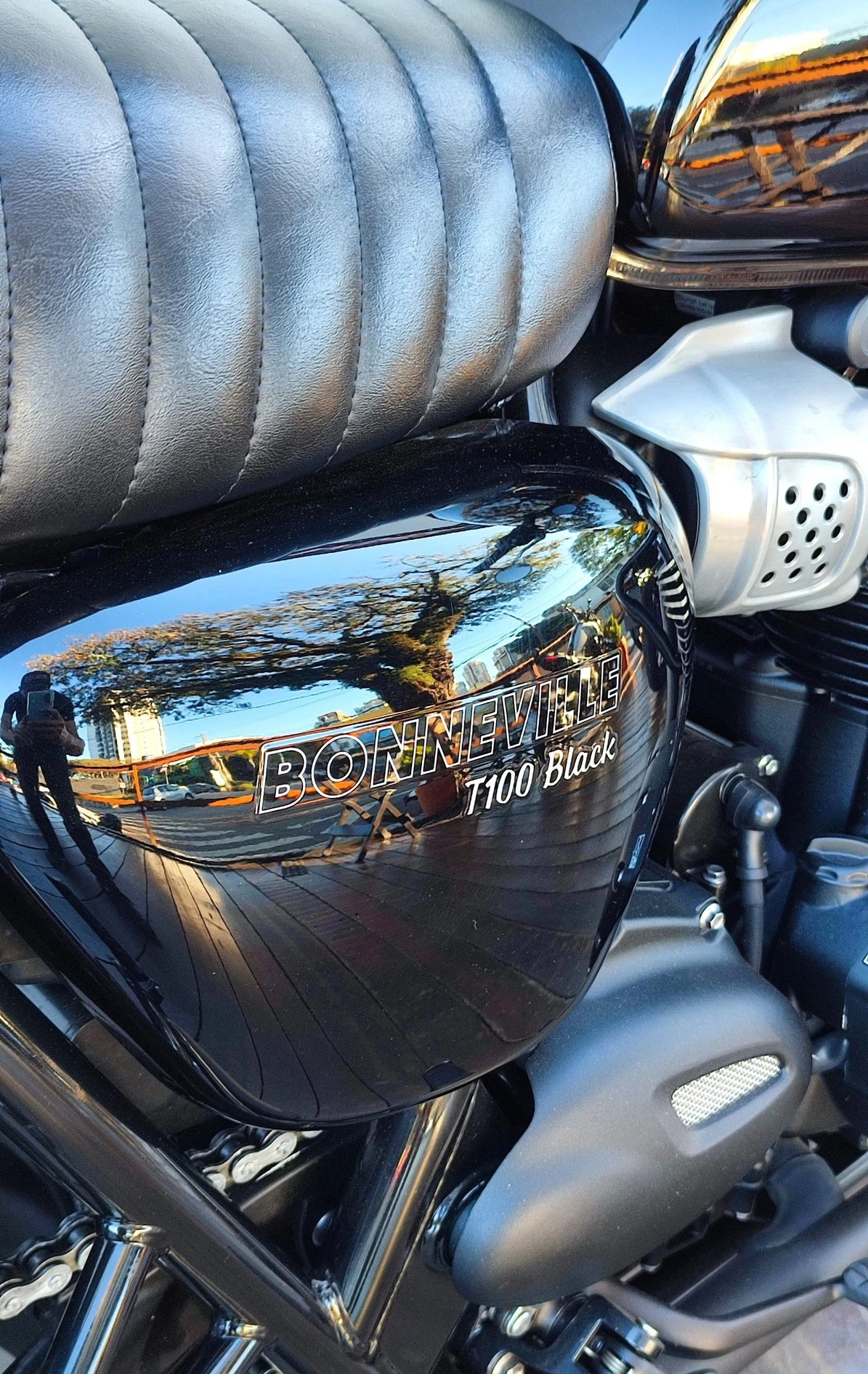 TRIUMPH BONNEVILLE T100 BLACK 900