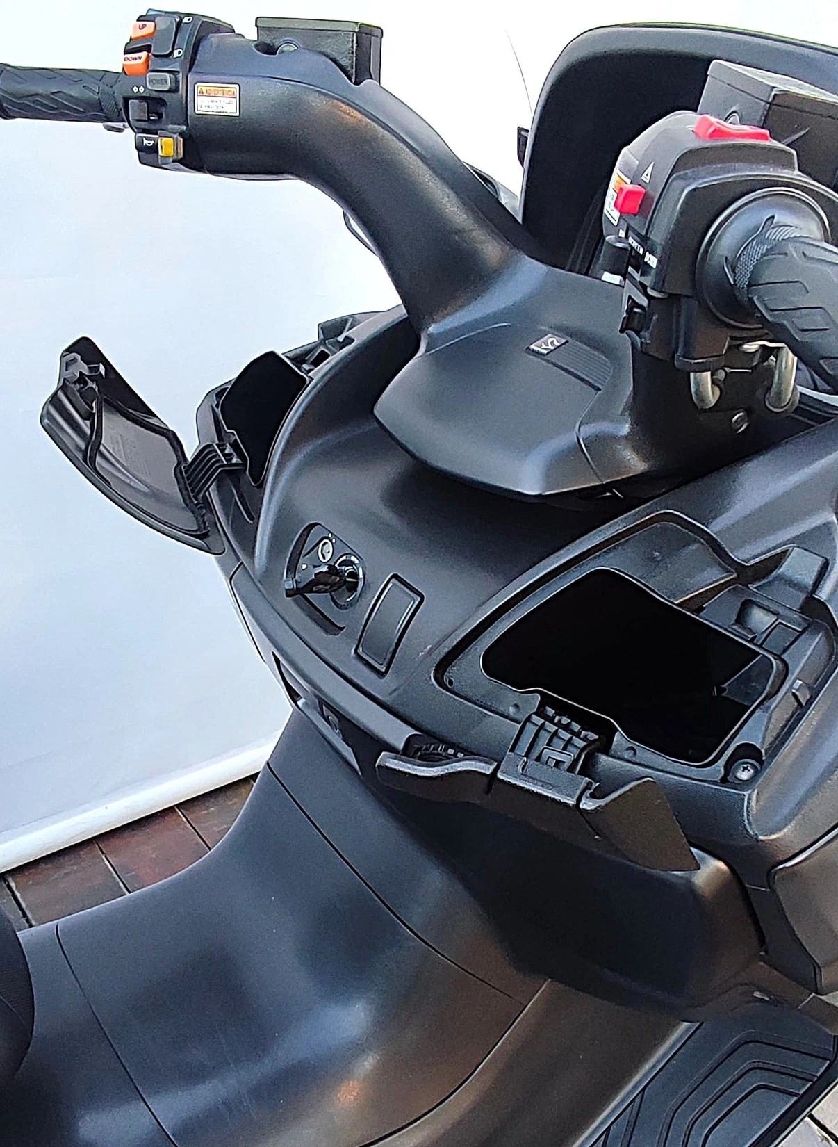 SUZUKI BURGMAN 650 EXECUTIVE