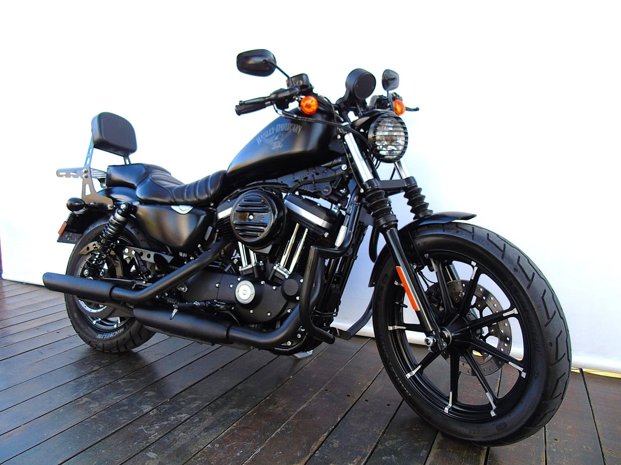 HARLEY-DAVIDSON SPORTSTER XL 883 N IRON