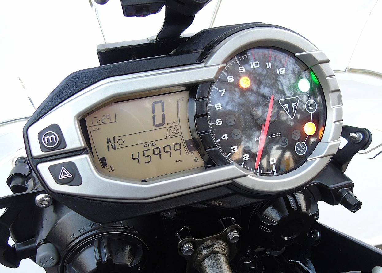 TRIUMPH TIGER 800 XCX