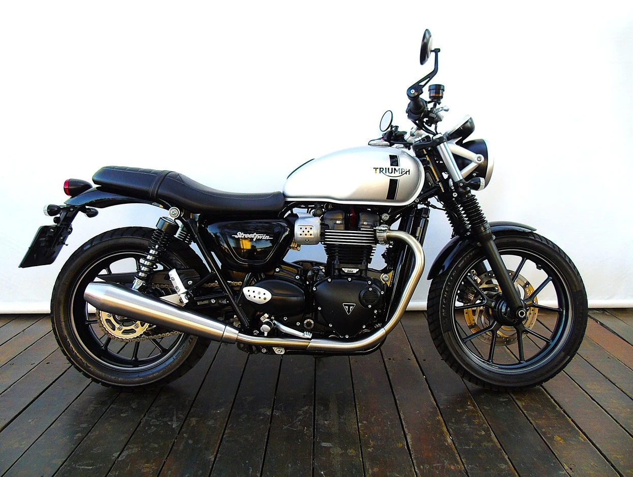 TRIUMPH STREET TWIN