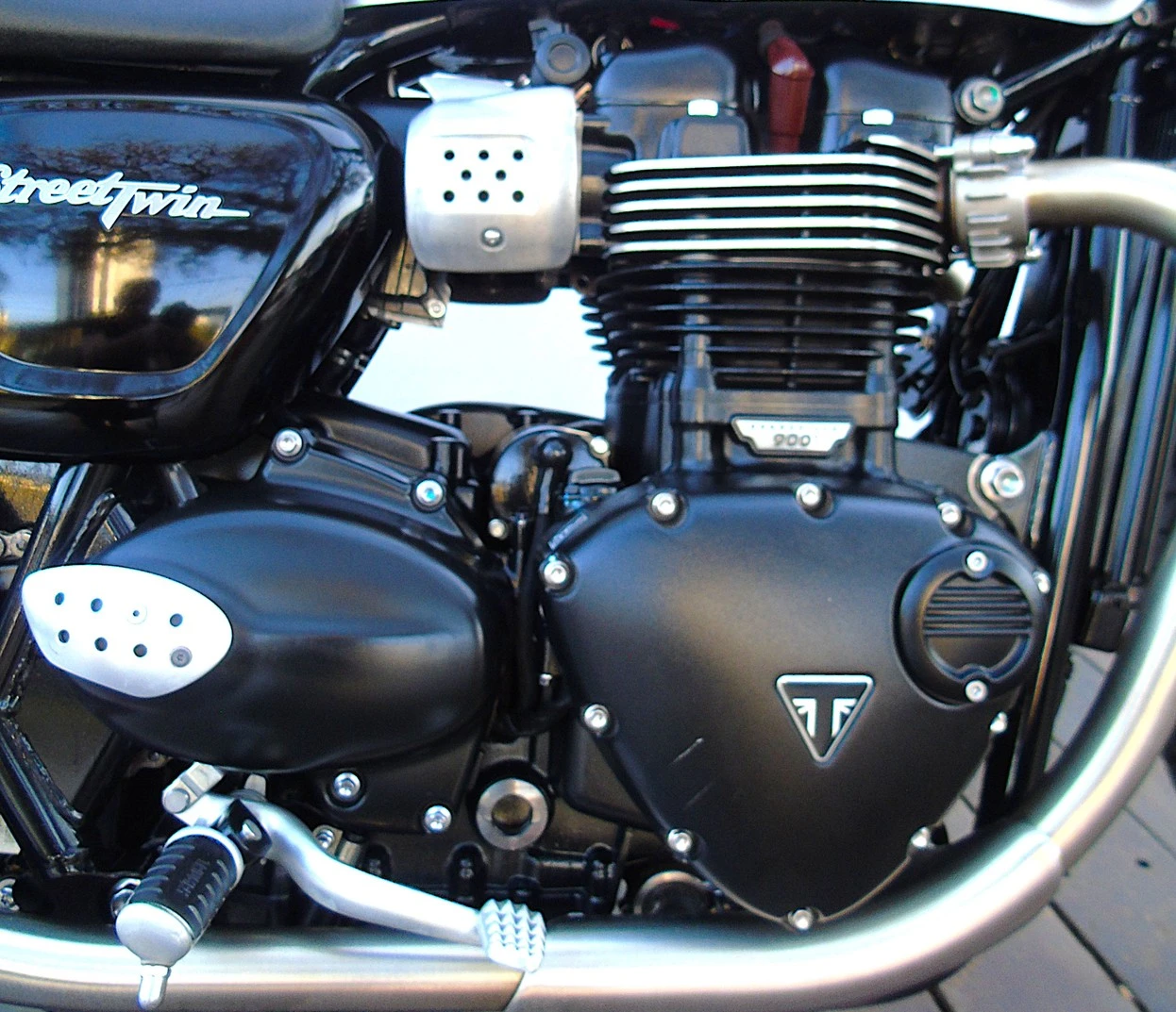 TRIUMPH STREET TWIN