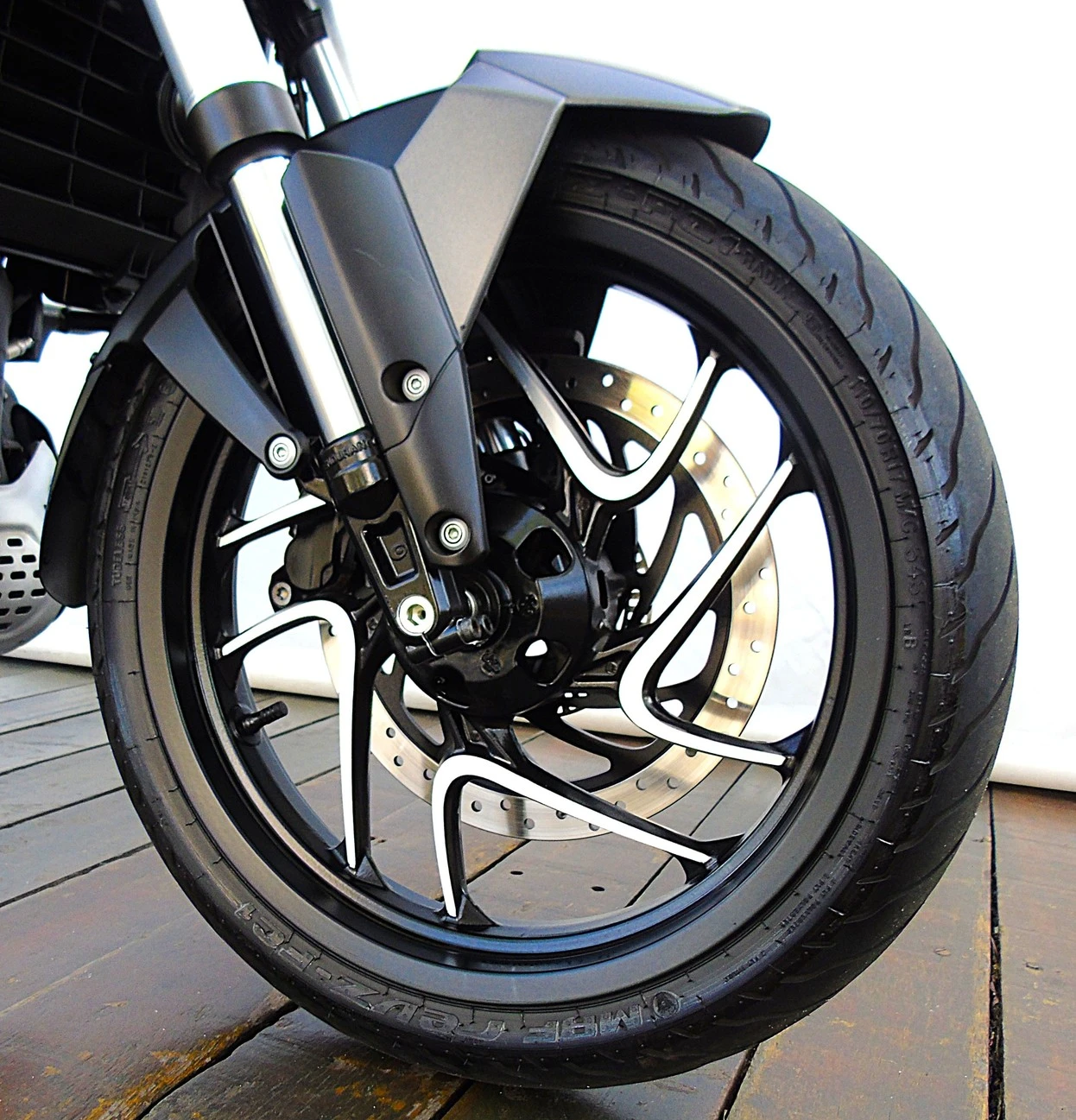BAJAJ DOMINAR 400