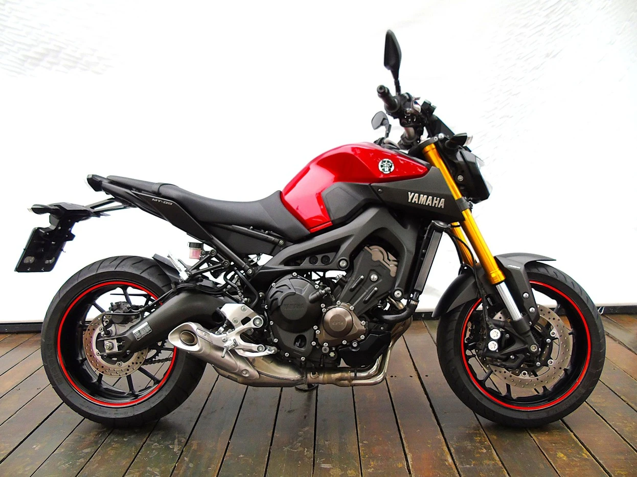 YAMAHA MT-09